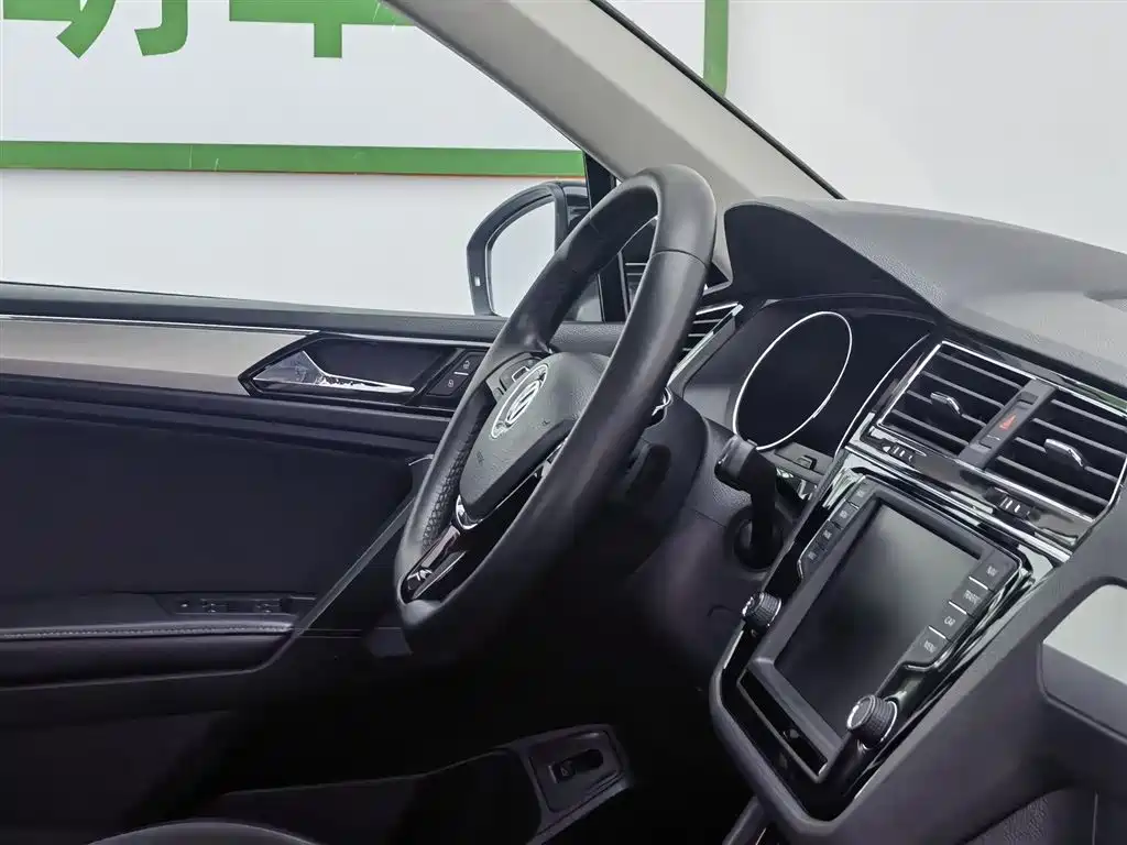 Volkswagen Tiguan L 2017 380TSI Automatic 4WD Luxury Edition фото 22