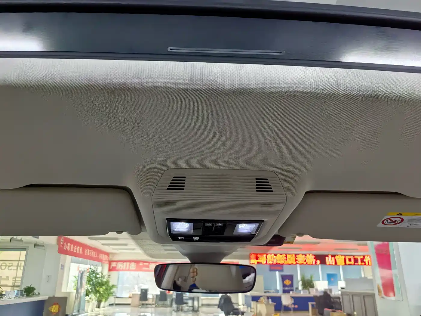 Volkswagen Viloran 2022 380TSI Premium Edition фото 27