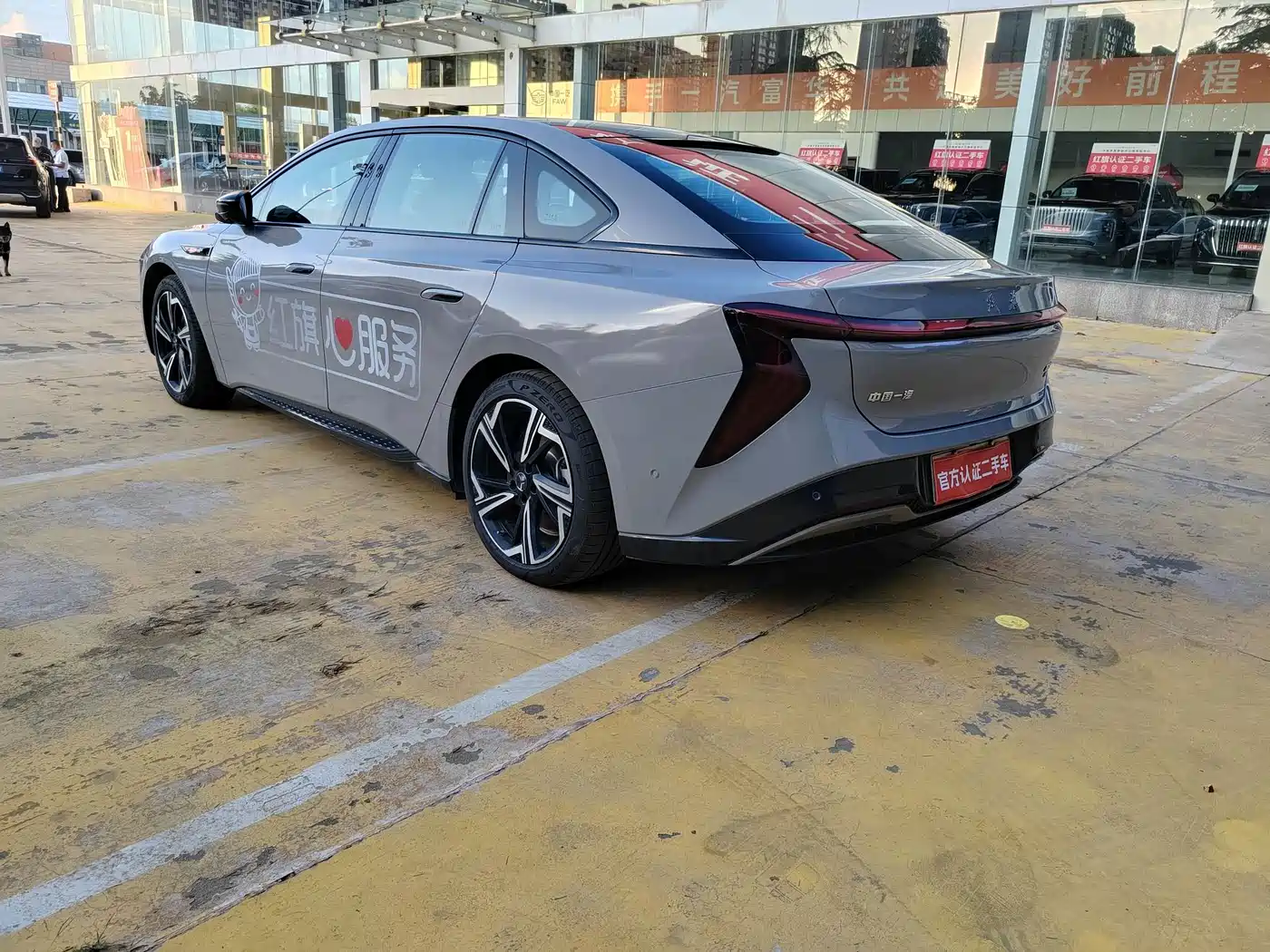 Photo 4 - Hongqi EH7