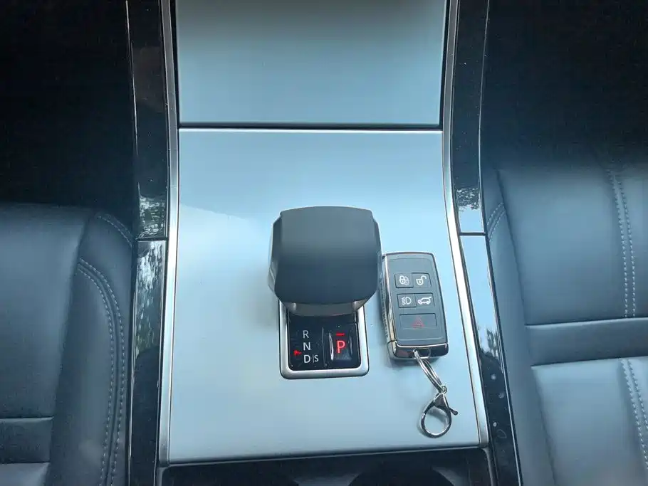 Фото 16 - Land Rover Range Rover Velar