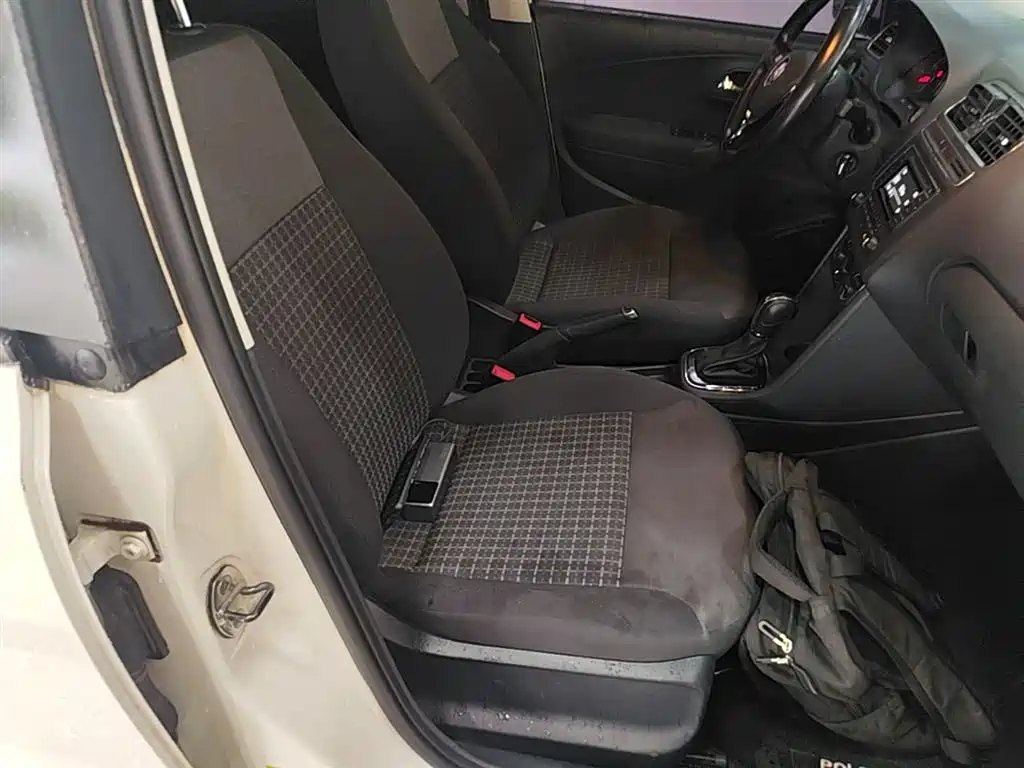 Volkswagen Polo 2016 1.6L Automatic Comfort фото 25