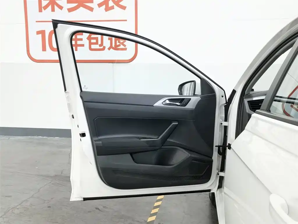 Volkswagen Polo 2021 Plus 1.5L Automatic Panorama Enjoyment Edition фото 8