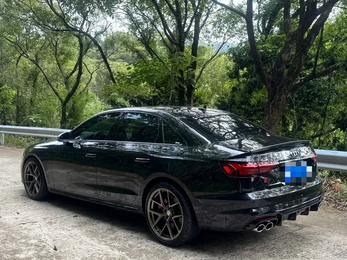 Photo 6 - Audi S4