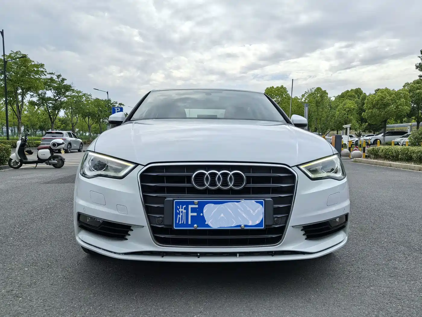 Audi A3 2016 Limousine 35 TFSI Leadership фото 2