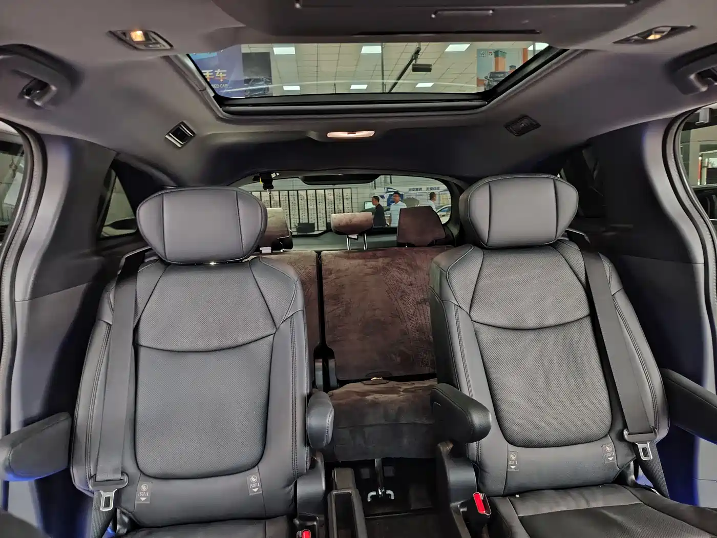 Toyota Granvia 2022 Model Year 2.5L Hybrid Flagship Edition фото 11