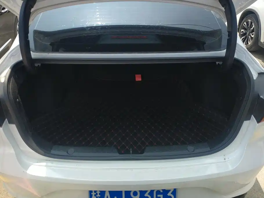 Фото 4 - Changan Eado