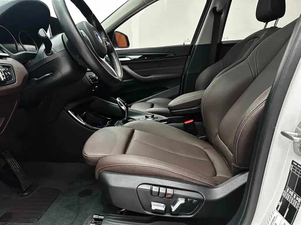 BMW X1 2022 sDrive20Li Fashion фото 19