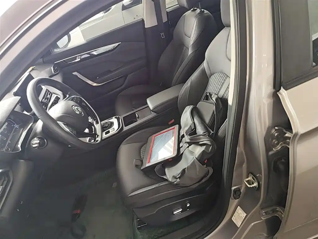 Dongfeng Aeolus Yixuan 2020 2020 230T Automatic Dazzle Edition