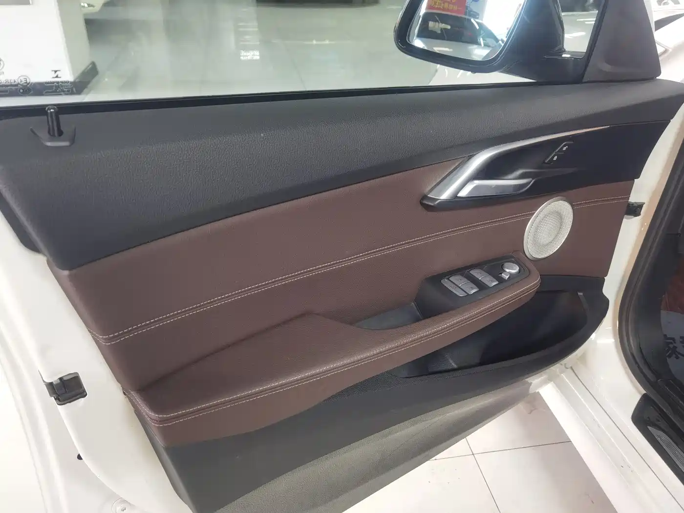 BMW 1 Series 2023 120i M Sport Shadow Edition фото 15