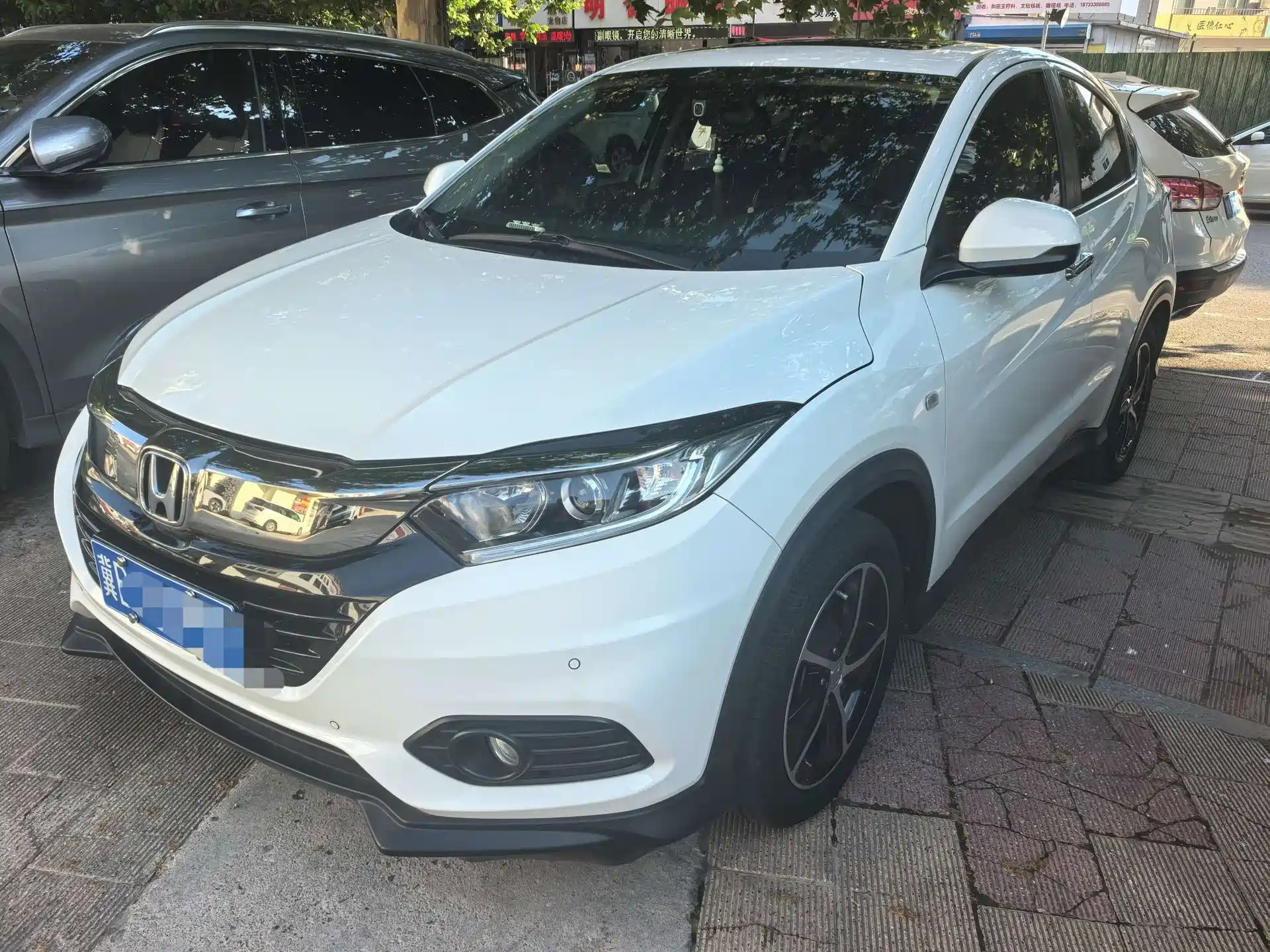 Photo 1 - Honda Vezel