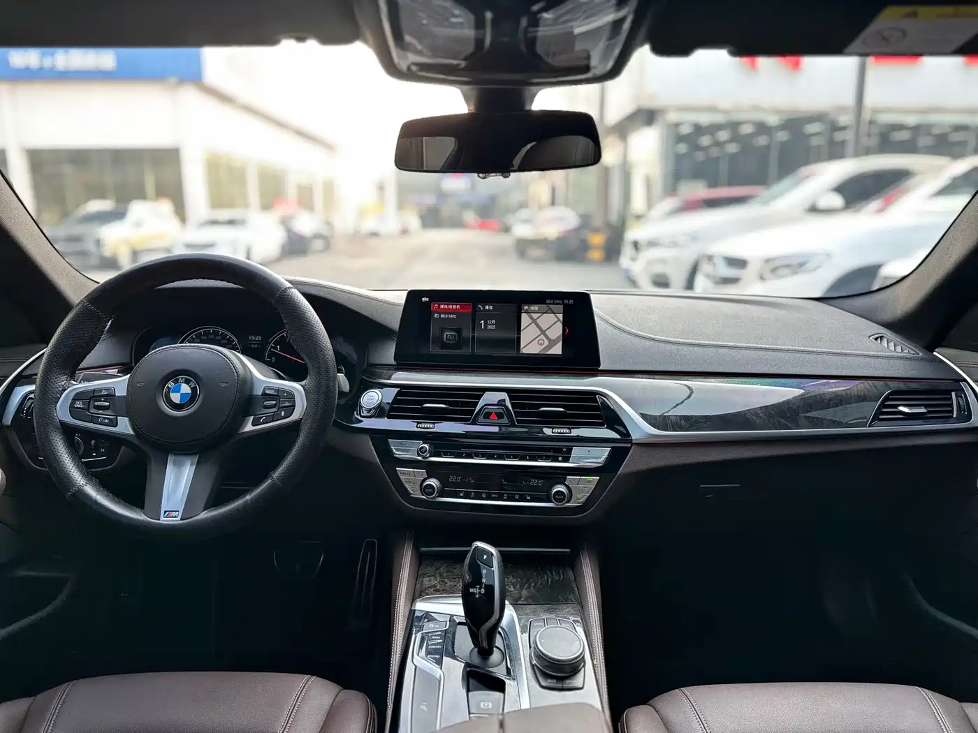 BMW 5 Series 2018 525Li M Sport Package фото 12