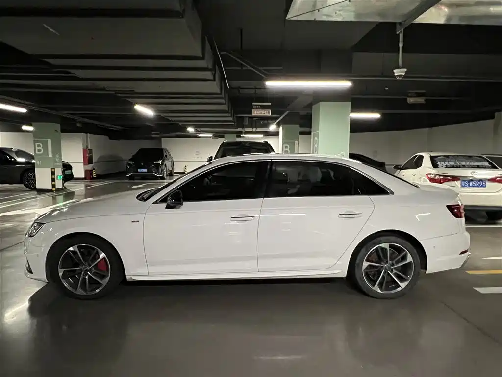 Фото 3 - Audi A4L