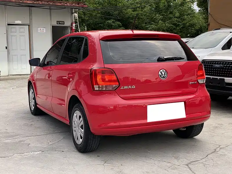 Volkswagen Polo 2011 1.4L Manual Joy Edition фото 12