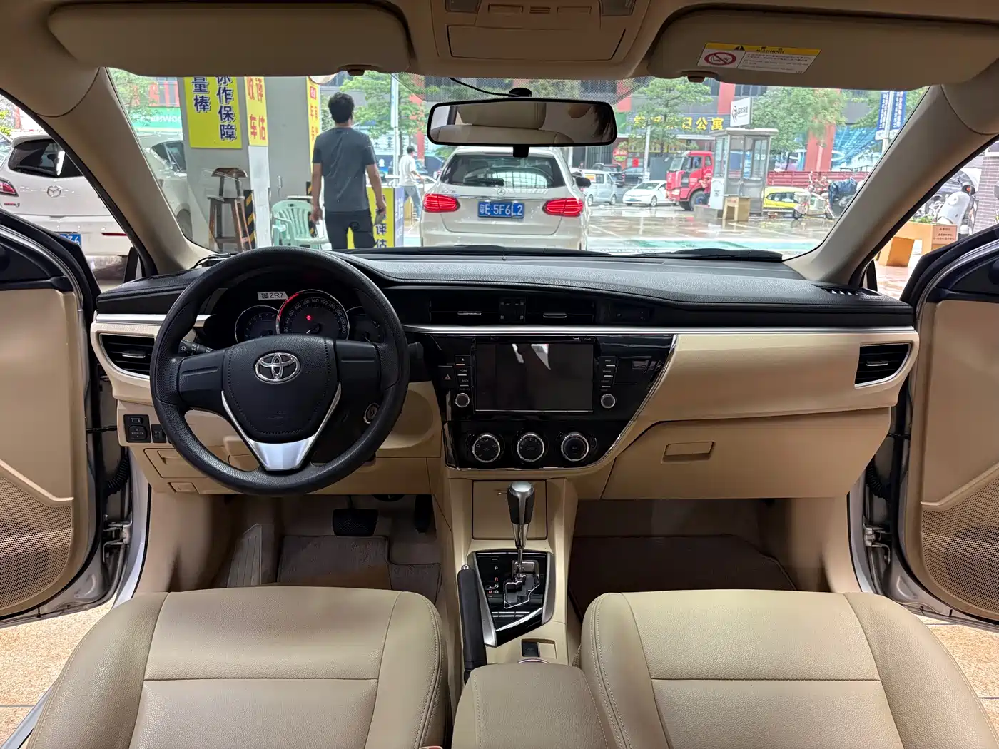 Toyota Corolla 2016 1.6L CVT GL-i Cool Edition фото 6