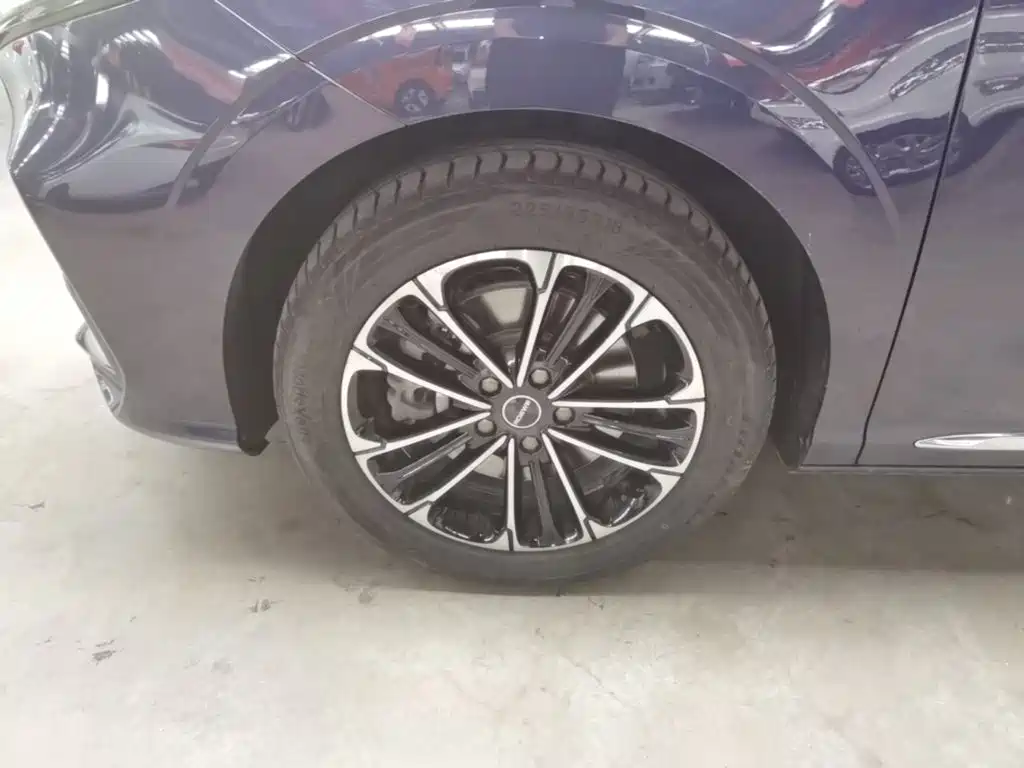 Фото 23 - Roewe iMAX8
