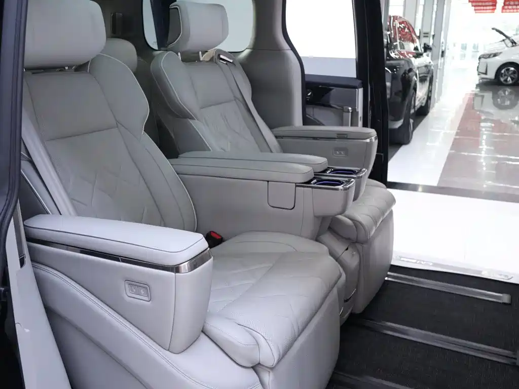 Volvo EM90 2026 2025 Ultra Six-Seater