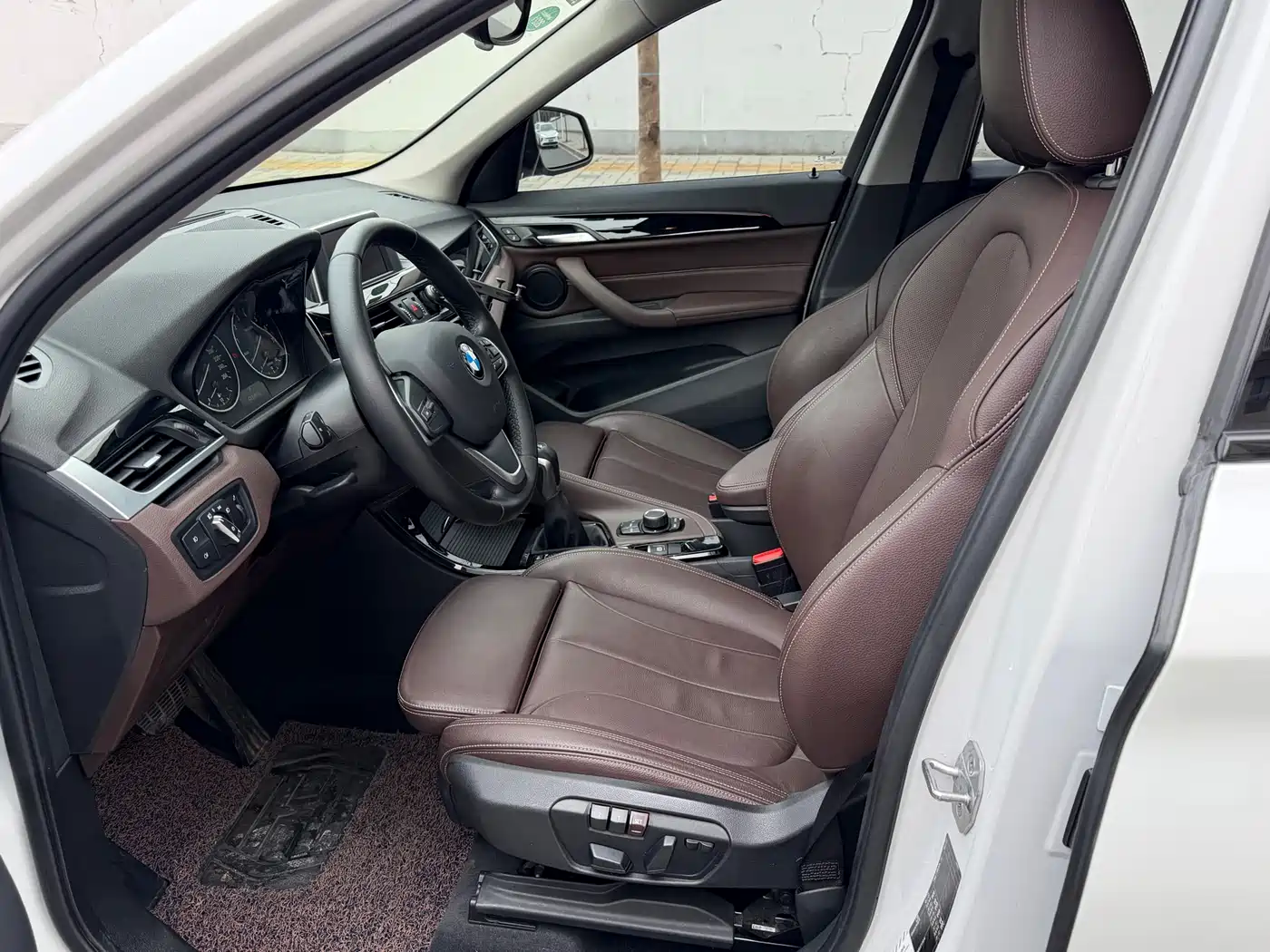 BMW X1 2018 sDrive18Li Premium Model фото 3