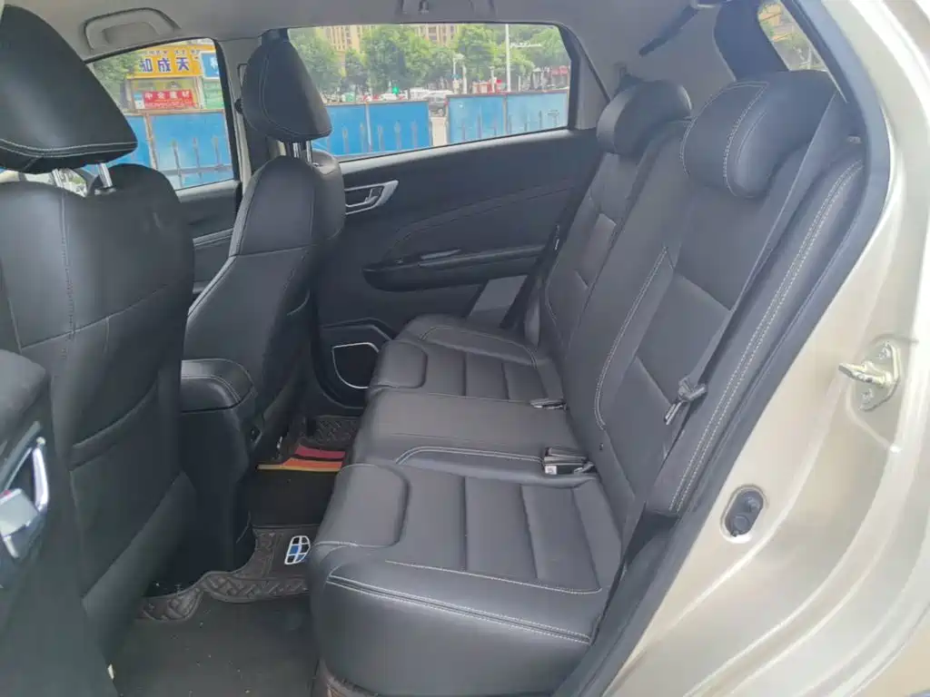 Фото 17 - Geely Vision X3