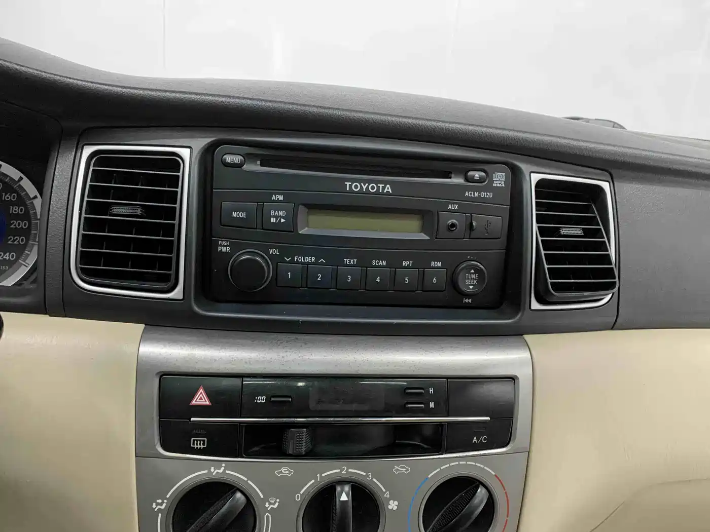Toyota Corolla 2013 1.6L Manual Excellence Edition фото 14