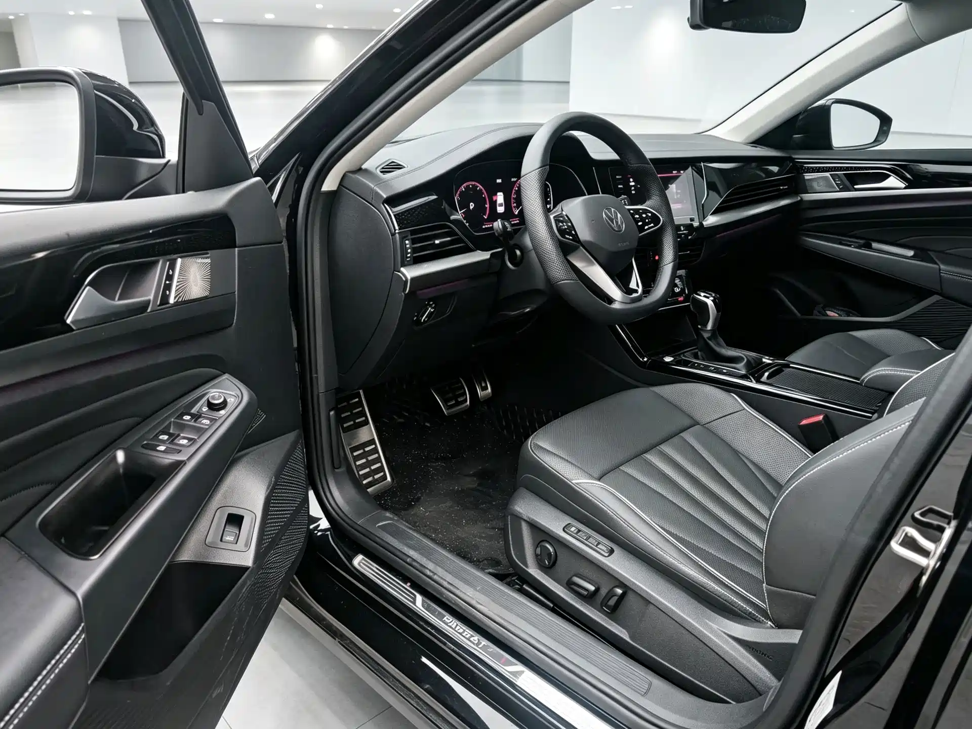 صورة 8 - Volkswagen Passat
