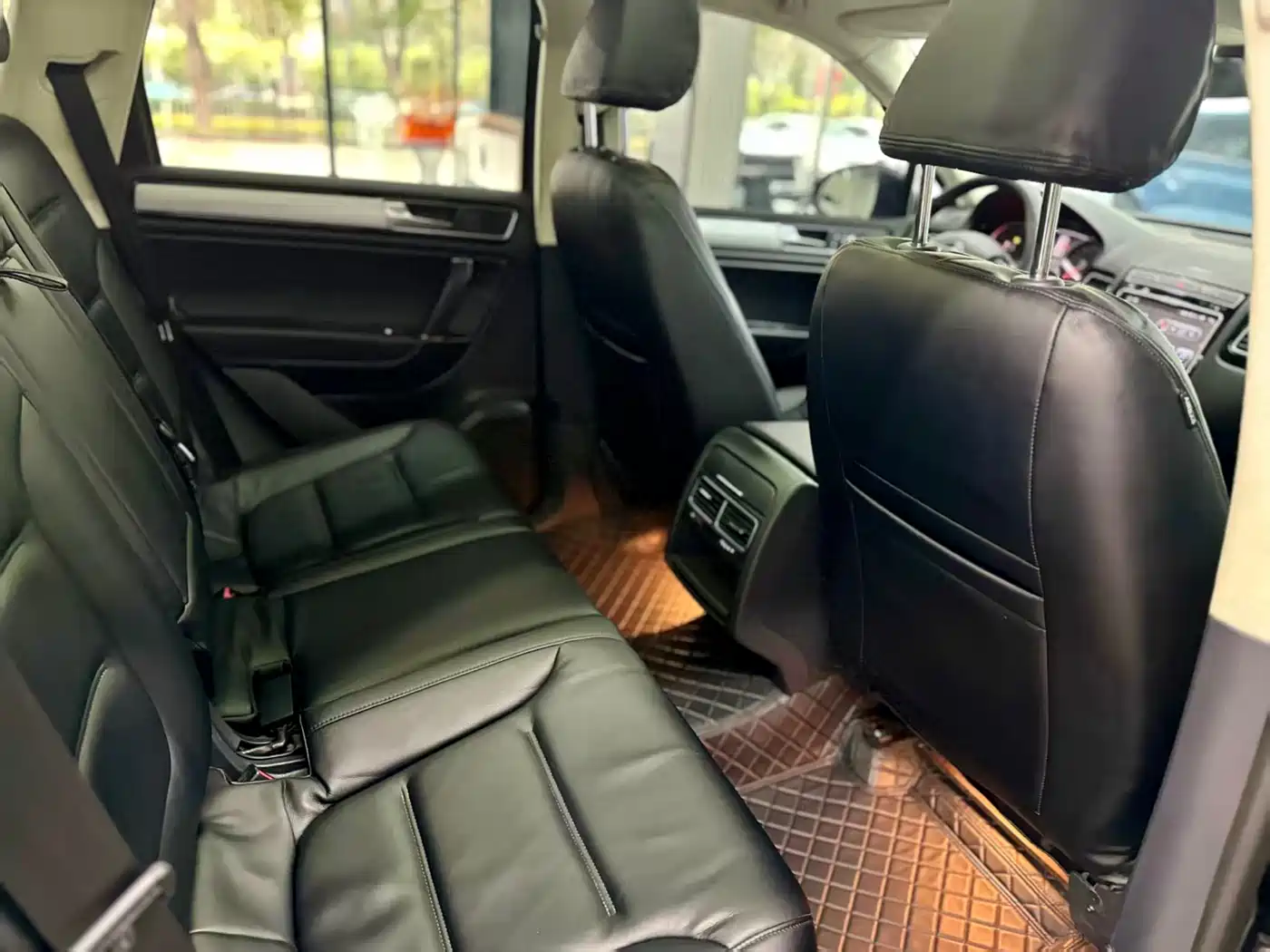 Volkswagen Touareg 2017 3.0TSI Explorer Edition фото 5