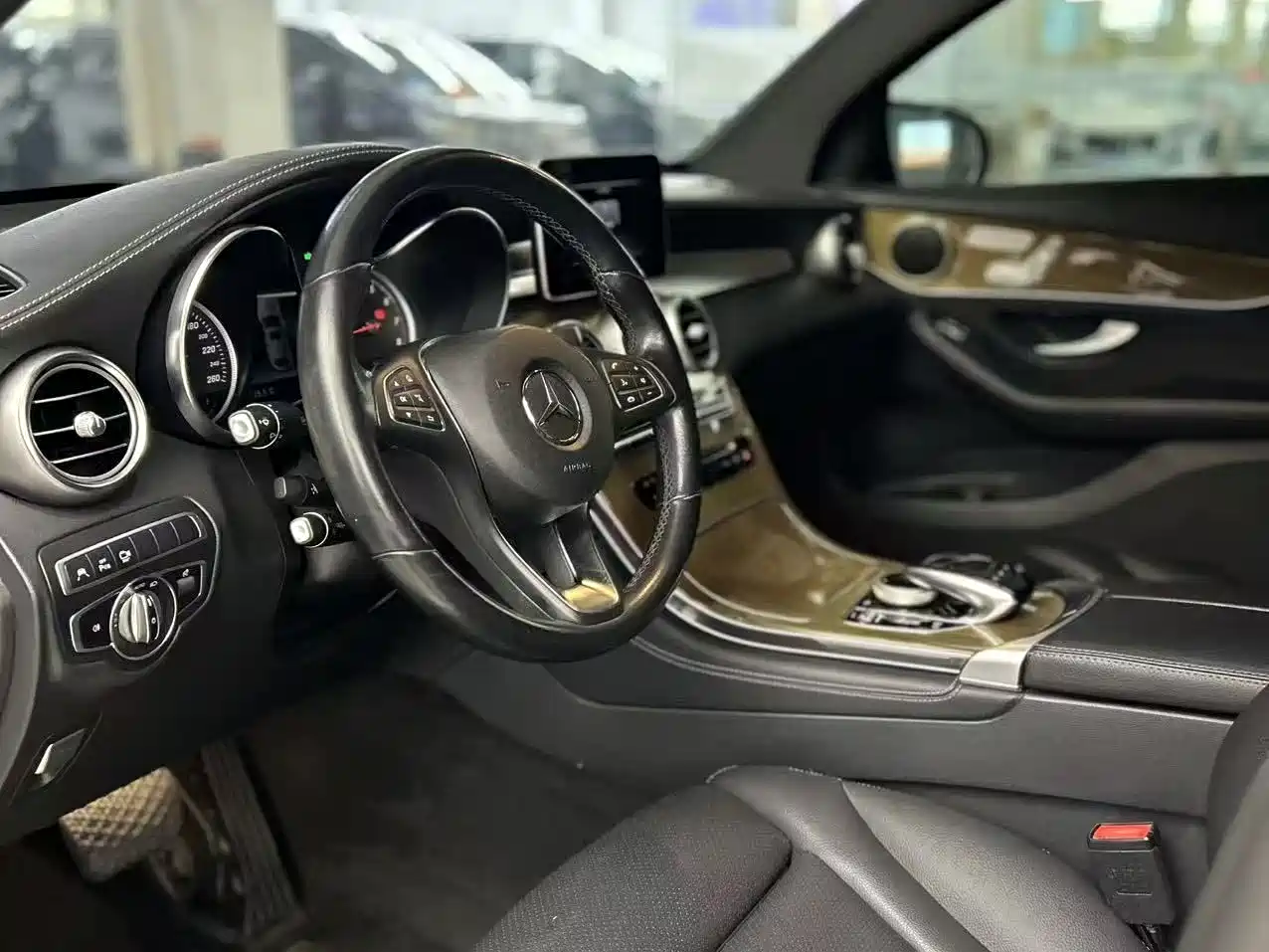 Mercedes-Benz GLC Coupe 2019 GLC 260 4MATIC Coupe SUV фото 4