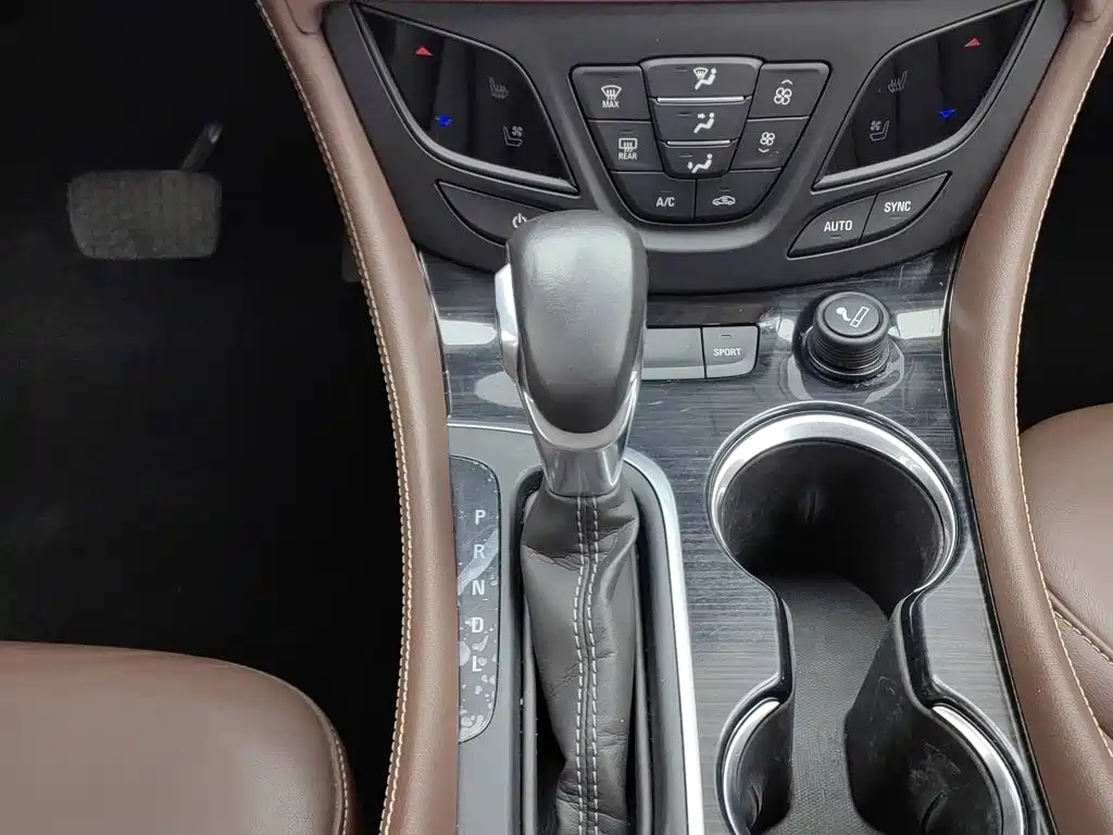 Фото 13 - Buick Envision Plus