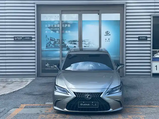 Lexus ES 2021 300h Luxury Edition — фото 2