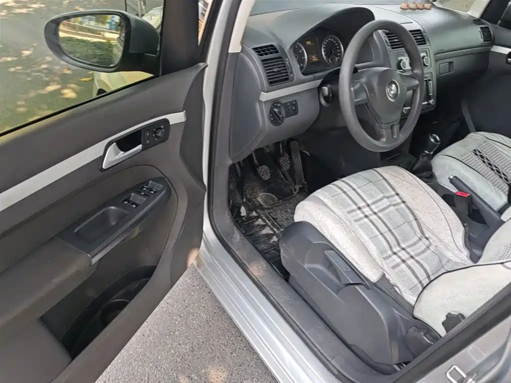 Volkswagen Touran 2015 1.4T Manual Trend Edition 5-seater фото 16