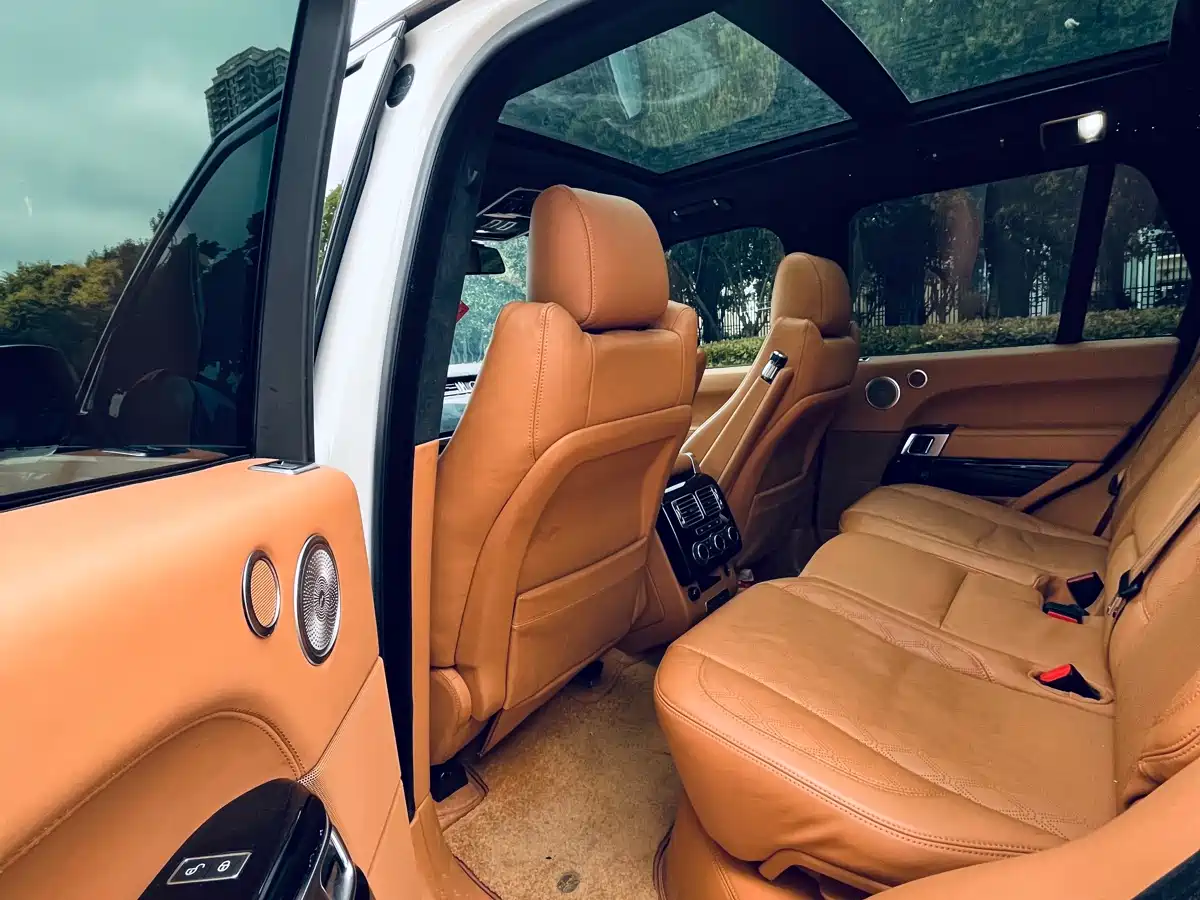 Land Rover Range Rover 2015 3.0 TDV6 Vogue фото 3