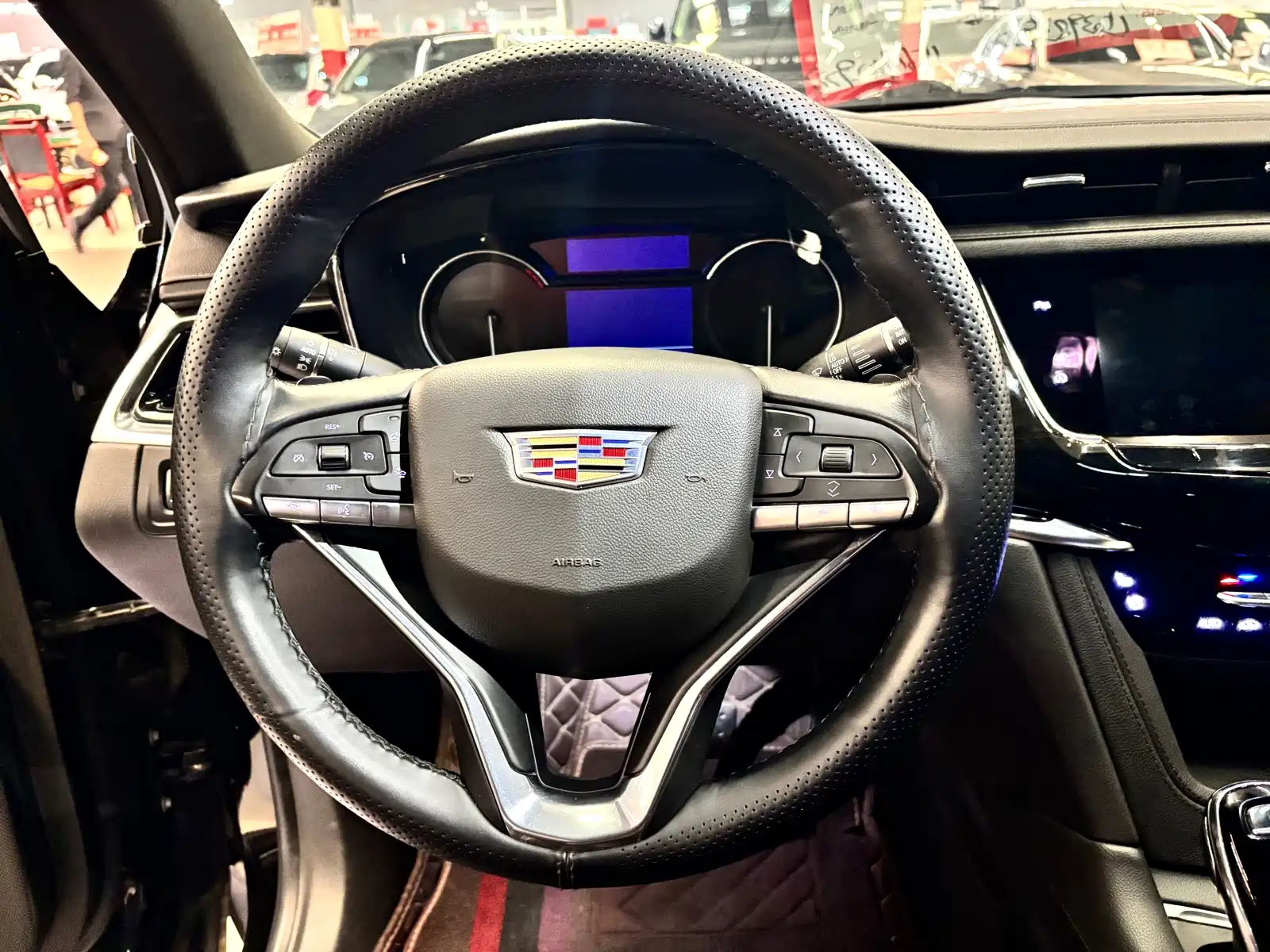 Photo 8 - Cadillac XT6