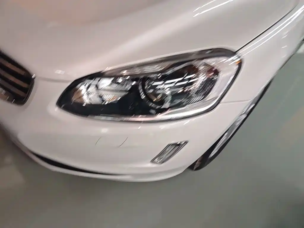 Фото 24 - Volvo XC60