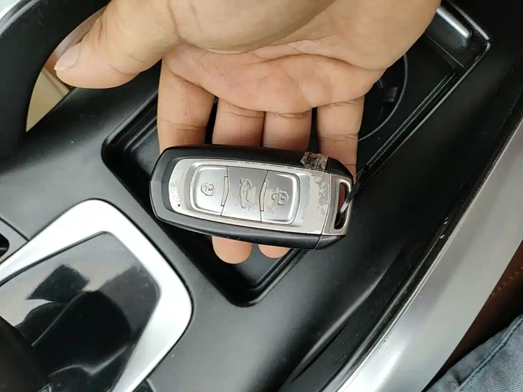 Фото 9 - Geely Atlas