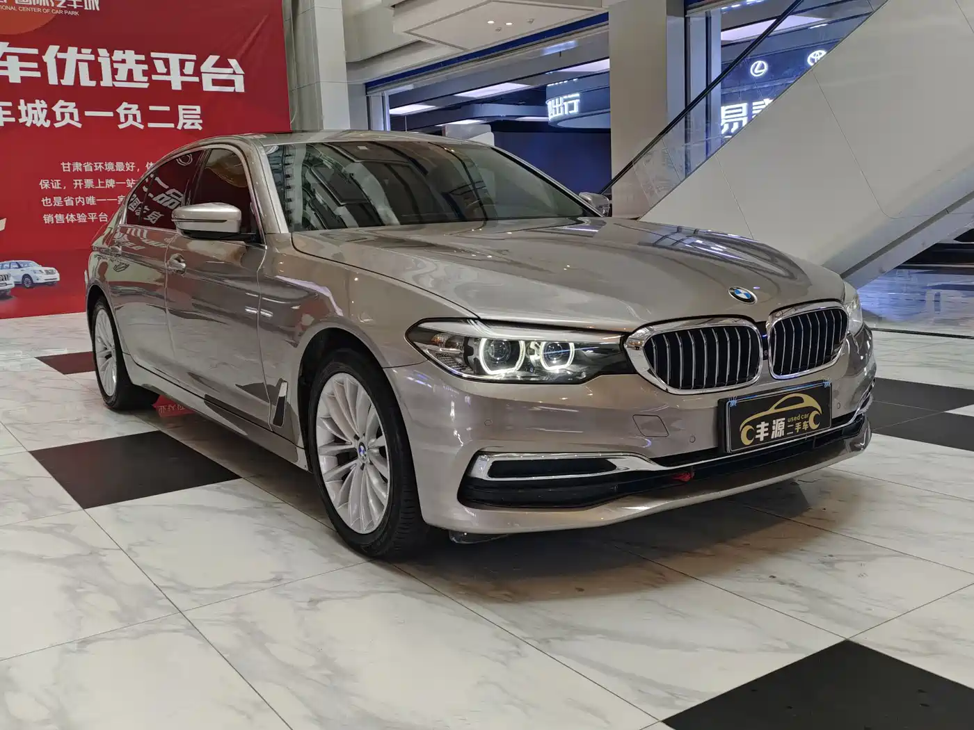 BMW 5 Series 2020 525Li Luxury Package фото 3