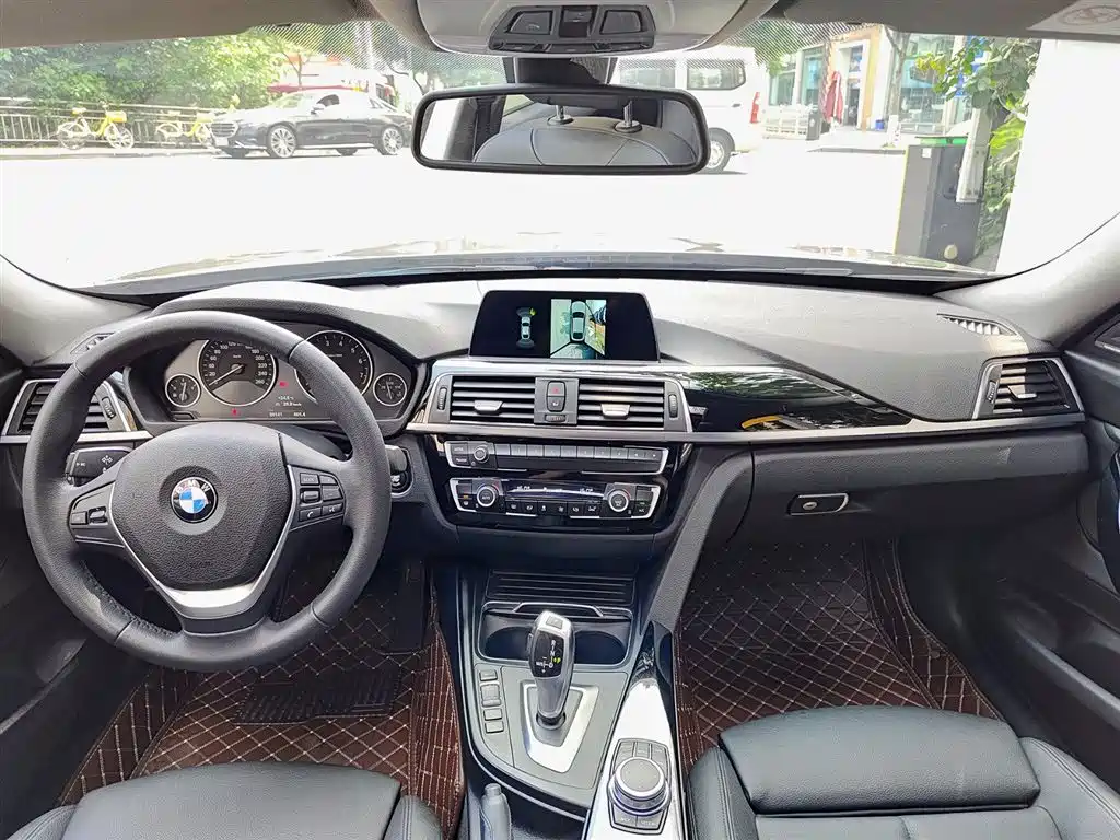 BMW 3 Series GT 2019 320i Fashion Model фото 10