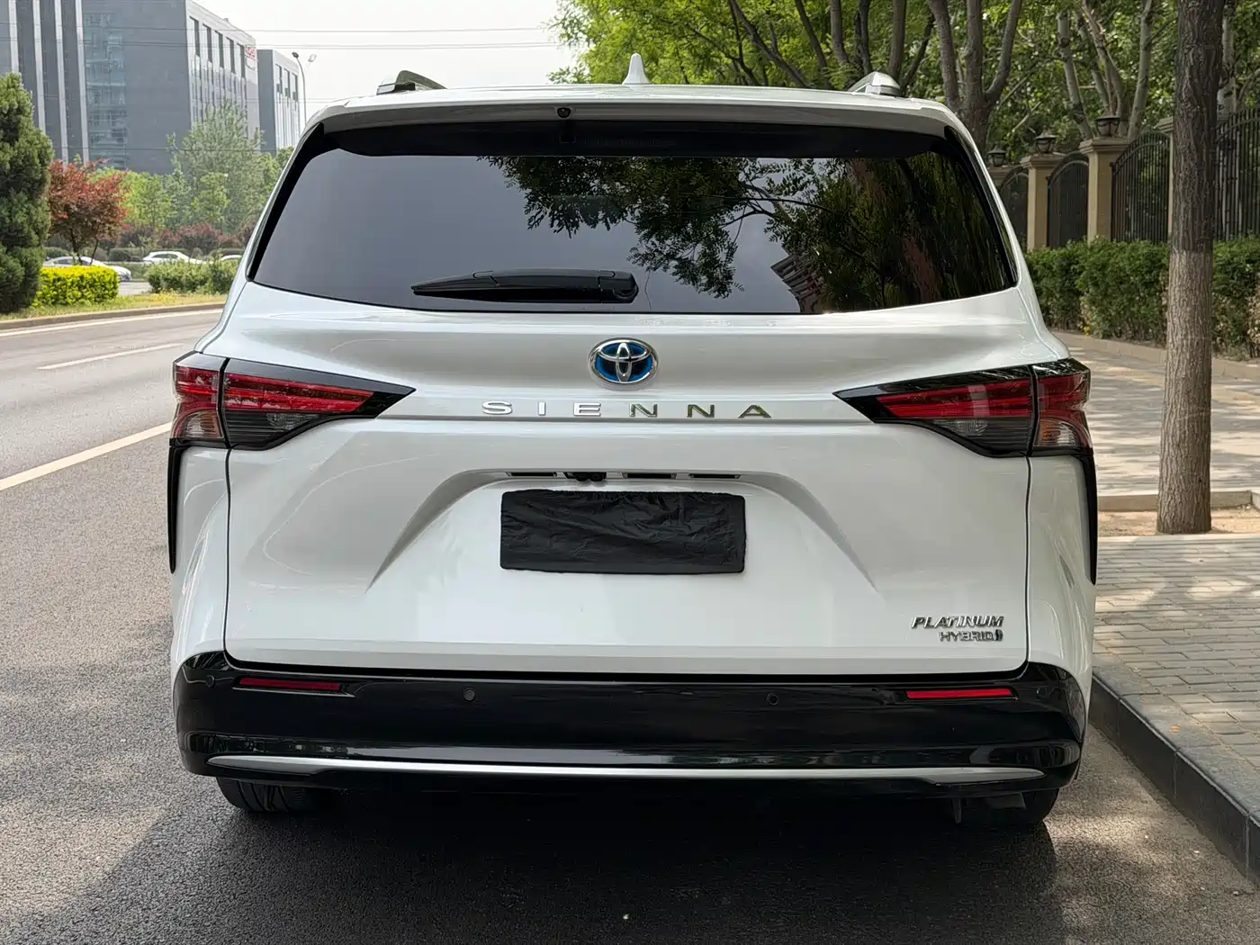 Toyota Sienna 2021 2.5L Hybrid Platinum Edition фото 4
