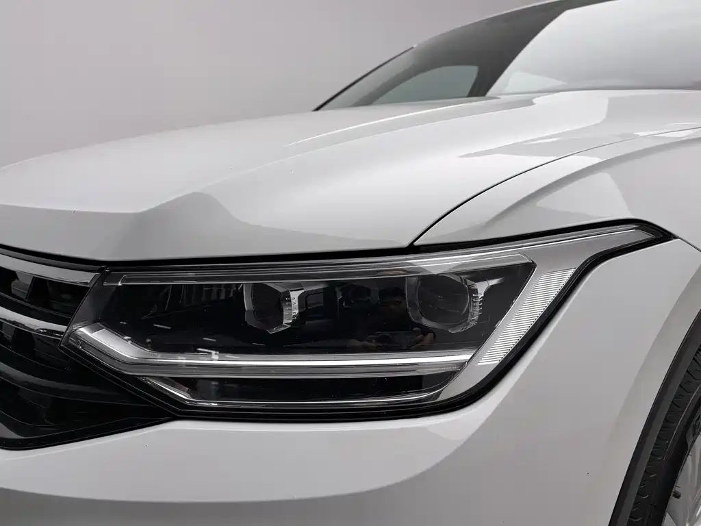 Фото 7 - Volkswagen Tiguan L