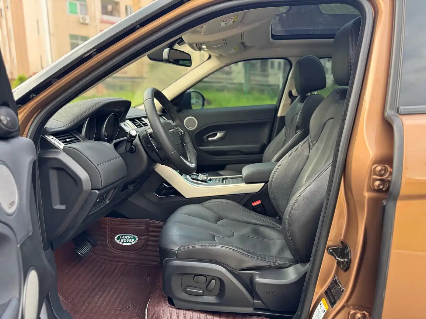 Photo 10 - Land Rover Range Rover Evoque