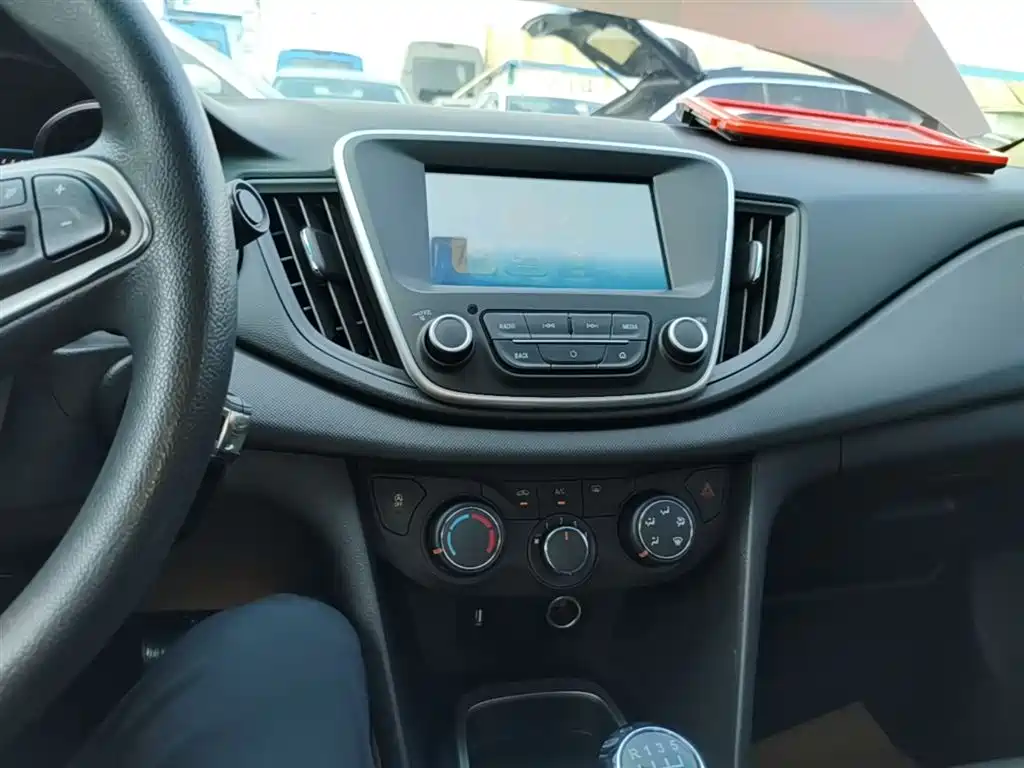 Chevrolet Cavalier 2018 320 Manual Joy Edition фото 13