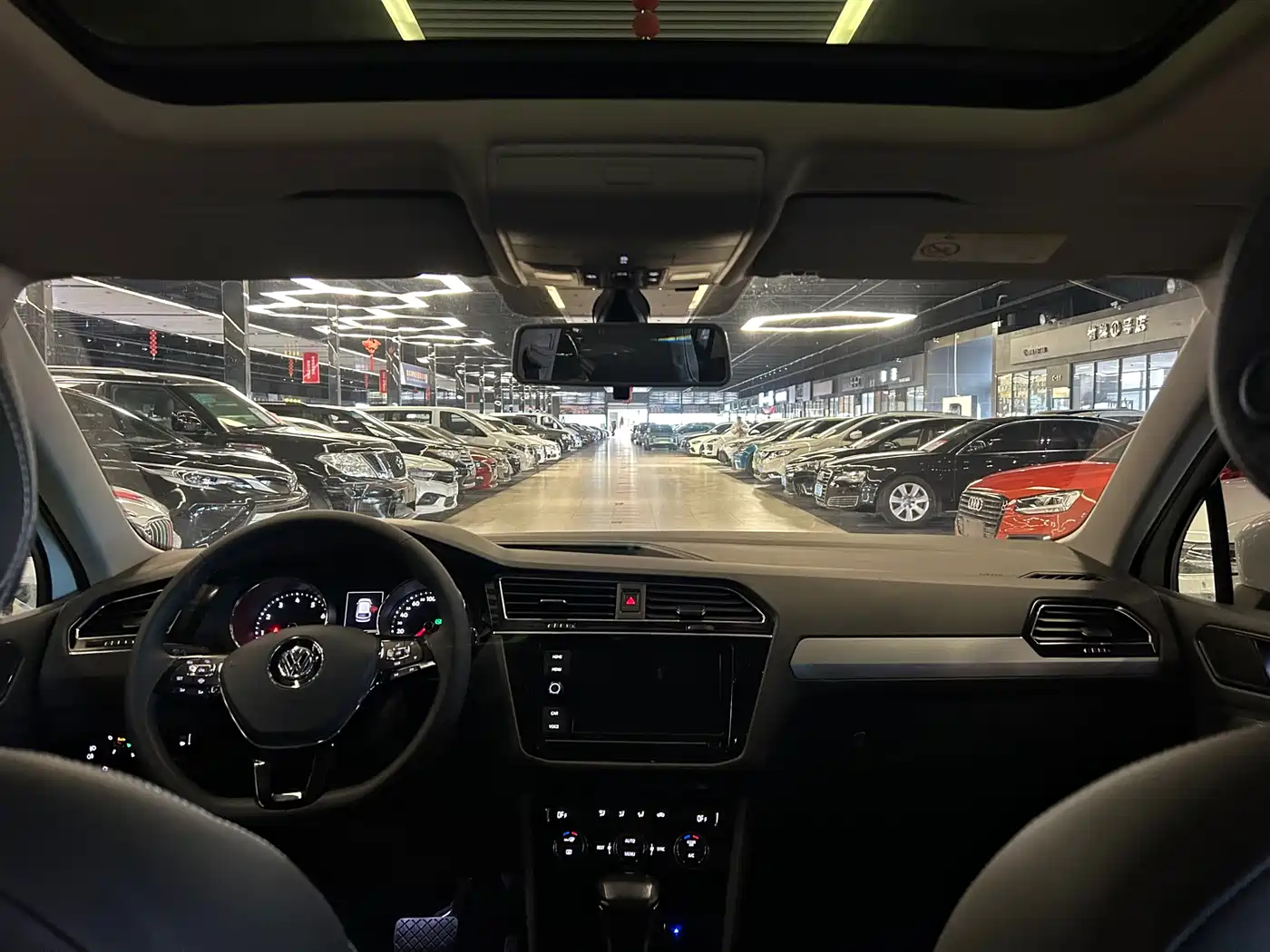 Volkswagen Tiguan L 2019 330TSI Automatic 2WD Panorama Comfort Edition China VI фото 9