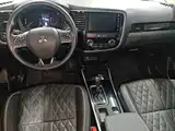 صورة 10 - Mitsubishi Outlander