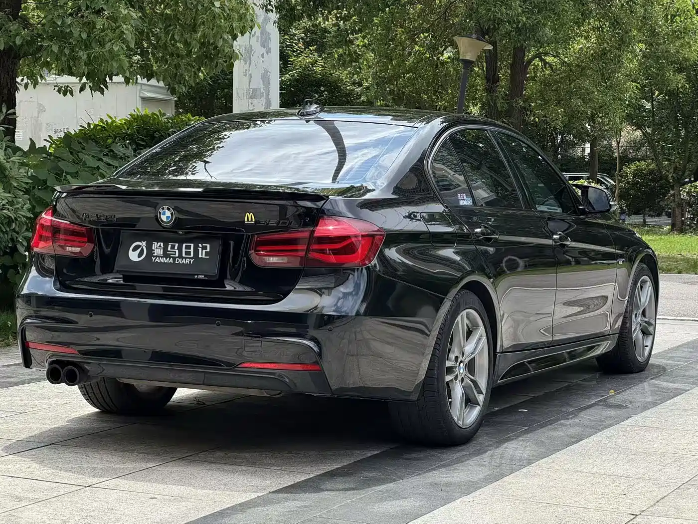 BMW 3 Series 2018 320i M Sport Black Night Edition фото 9