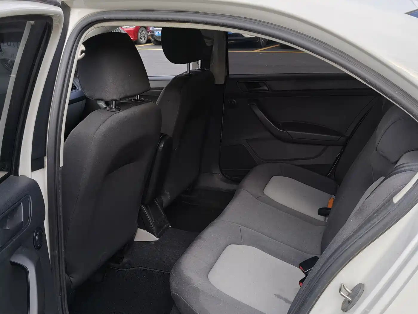 Škoda Rapid 2015 1.6L Manual Joy Selection фото 7