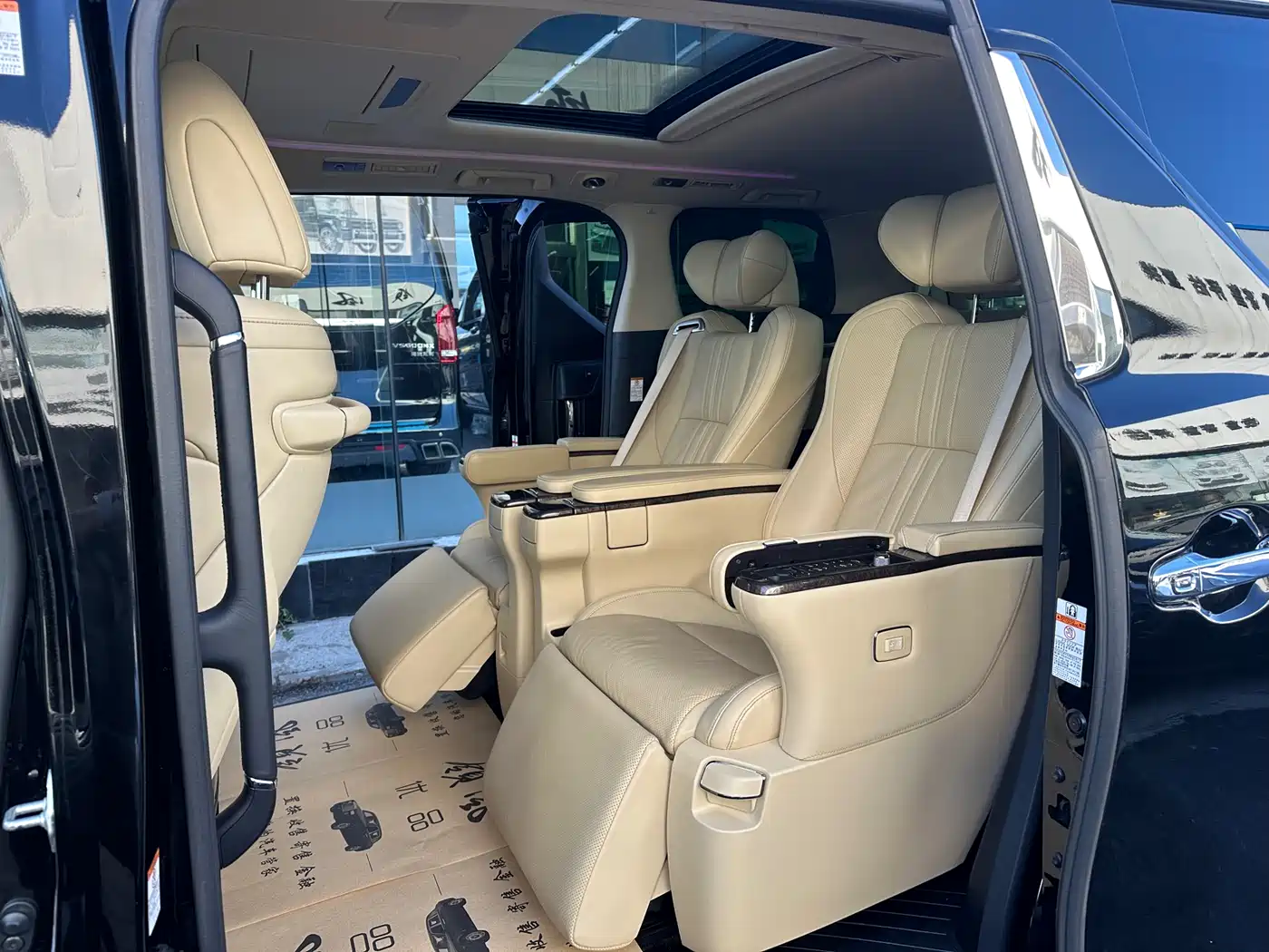 Toyota Alphard 2020 Hybrid 2.5L Premium Edition фото 11