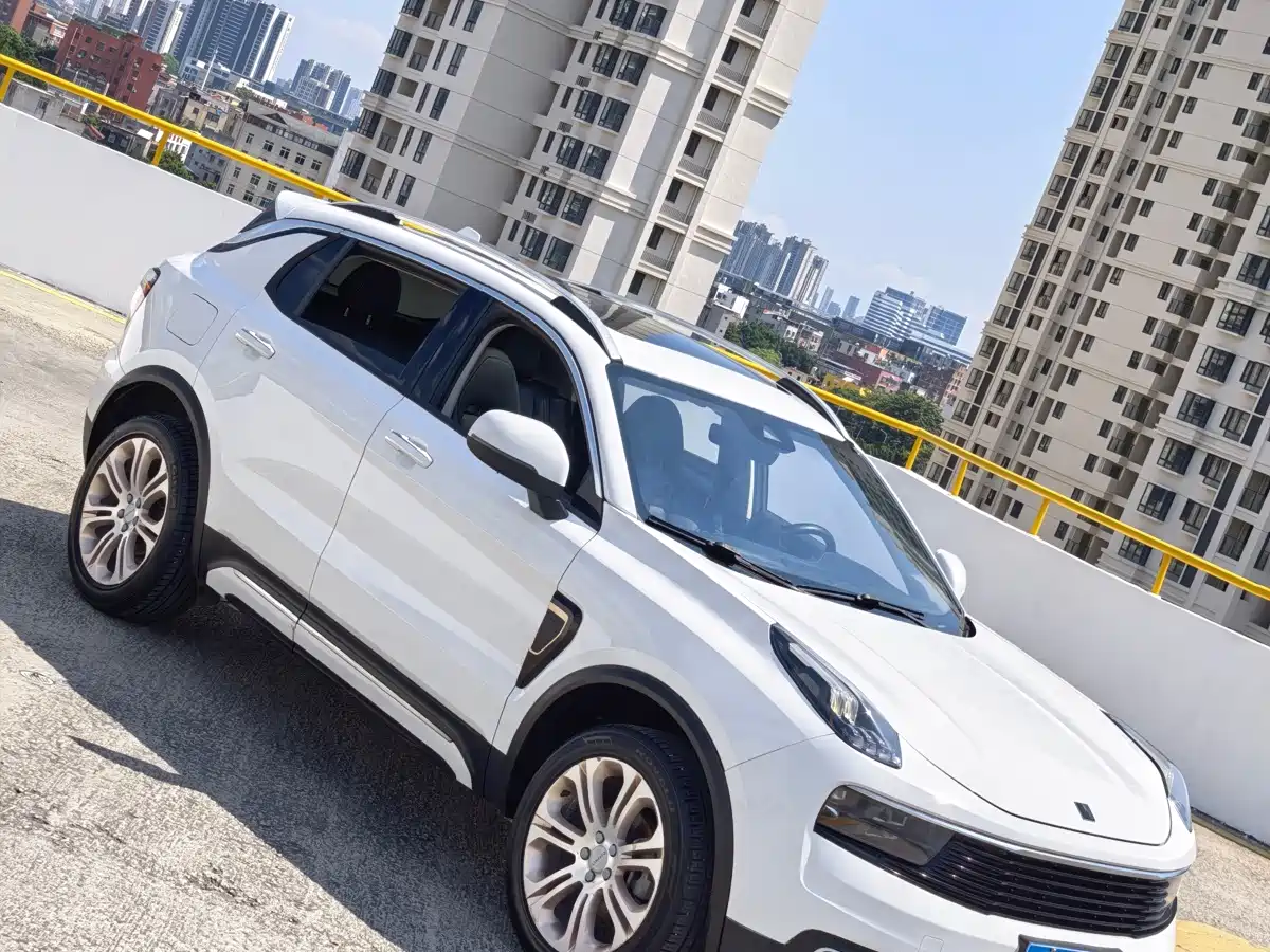 Lynk & Co 01 2017 2.0T 2WD Pro Version фото 3