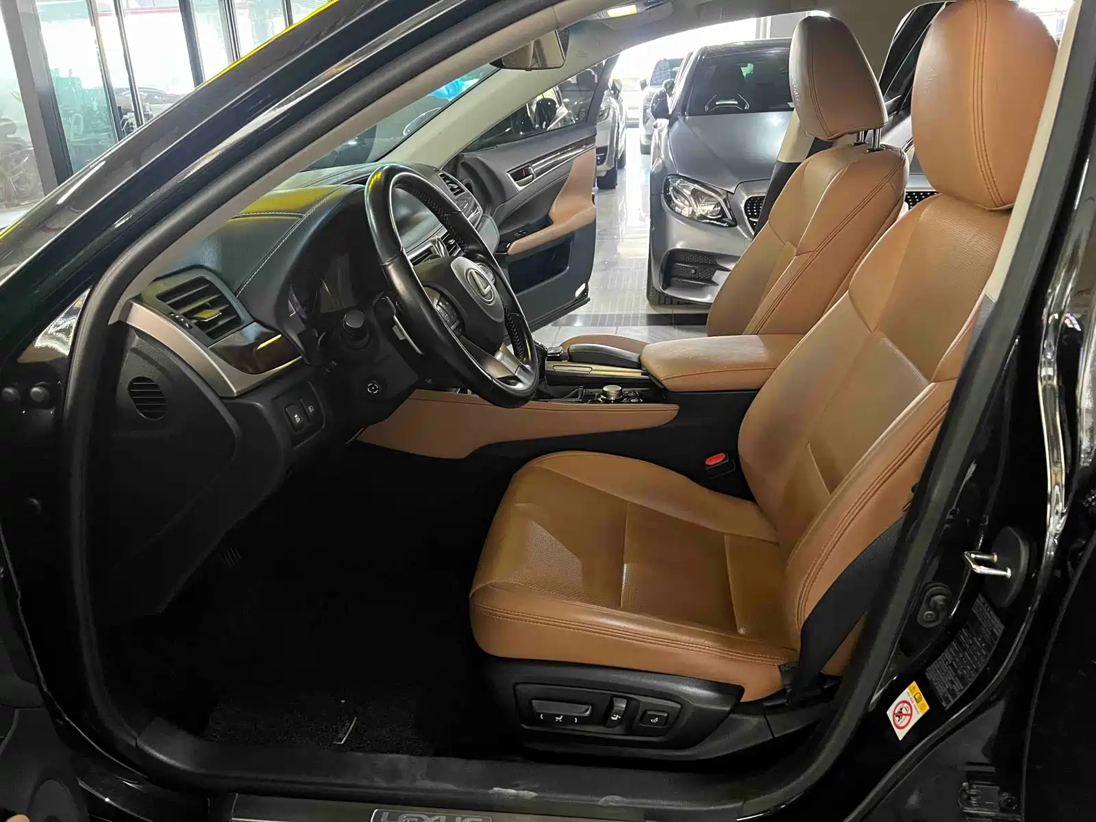 Фото 5 - Lexus GS