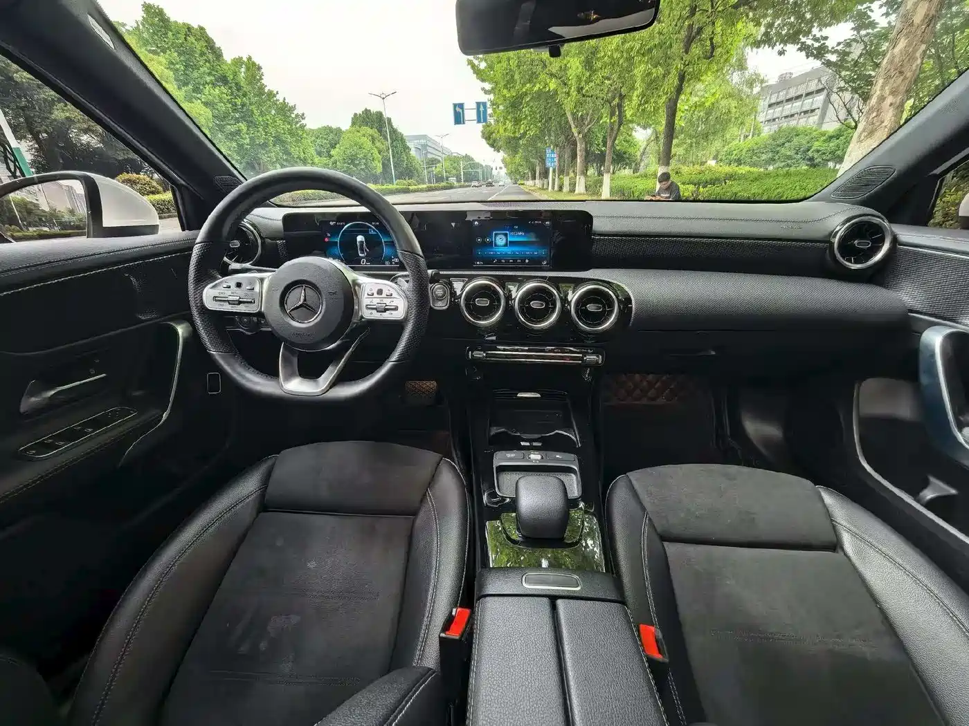 Mercedes-Benz A-Class 2019 A 180 L Sport Sedan фото 4