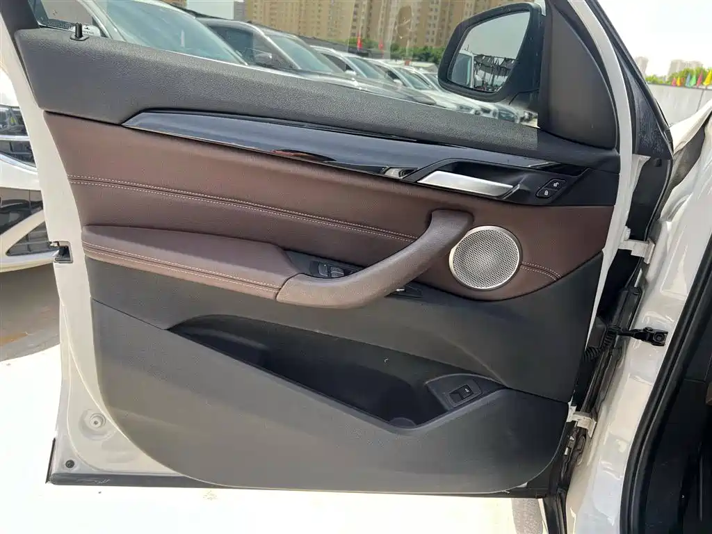BMW X1 2022 sDrive20Li Fashion фото 8