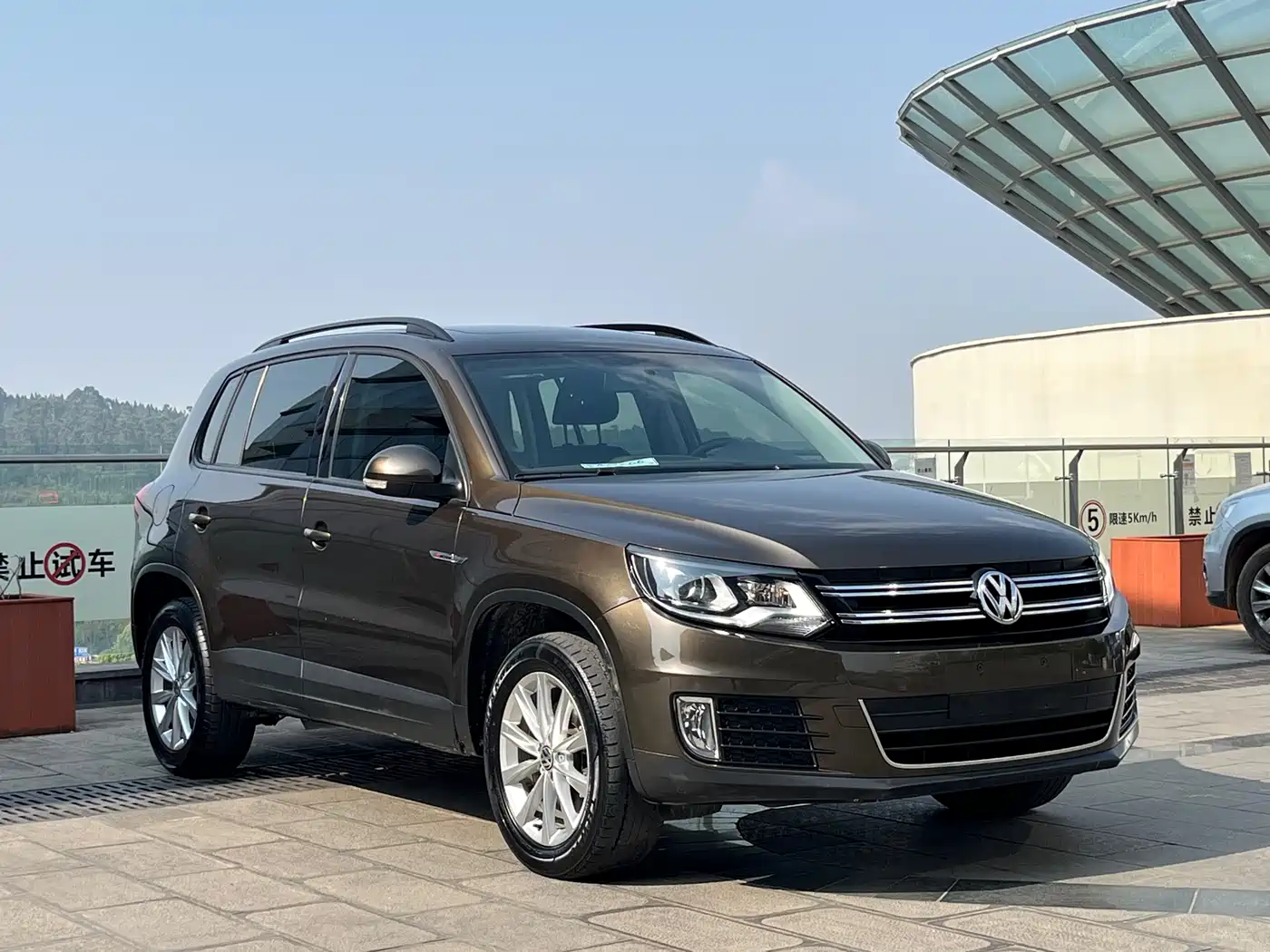 Volkswagen Tiguan 2016 Model 300TSI Automatic 4WD Trend Vision Edition фото 3