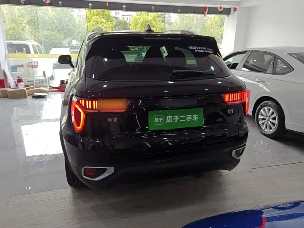 Фото 6 - Lynk & Co 01